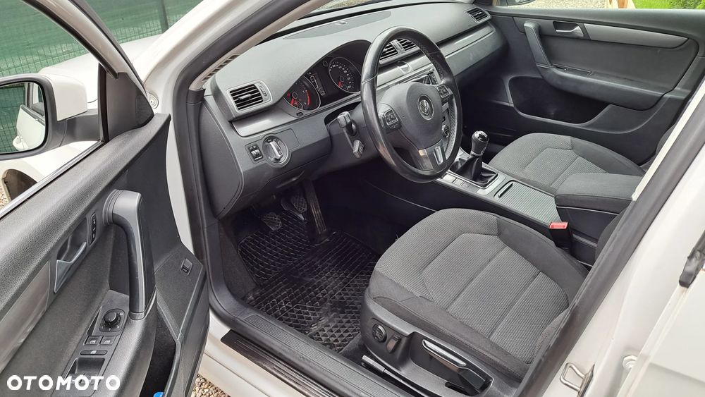 Volkswagen Passat 2.0 TDI BlueMotion Technology Exclusive - 18