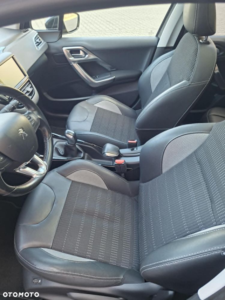 Peugeot 2008 BlueHDi 100 STOP & START Allure - 9