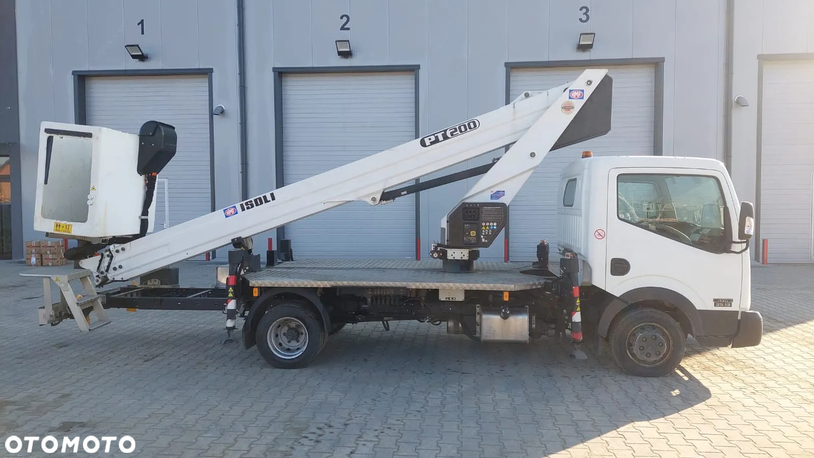 Nissan NT400 CABSTAR - 2