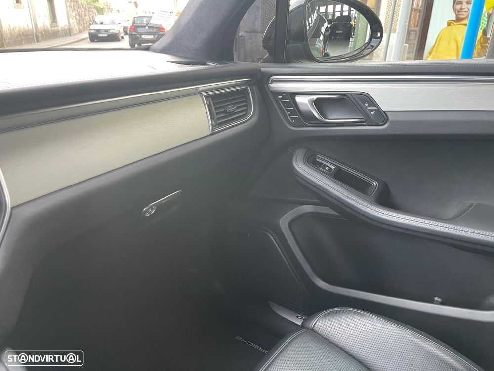 Porsche Macan Turbo PDK - 27