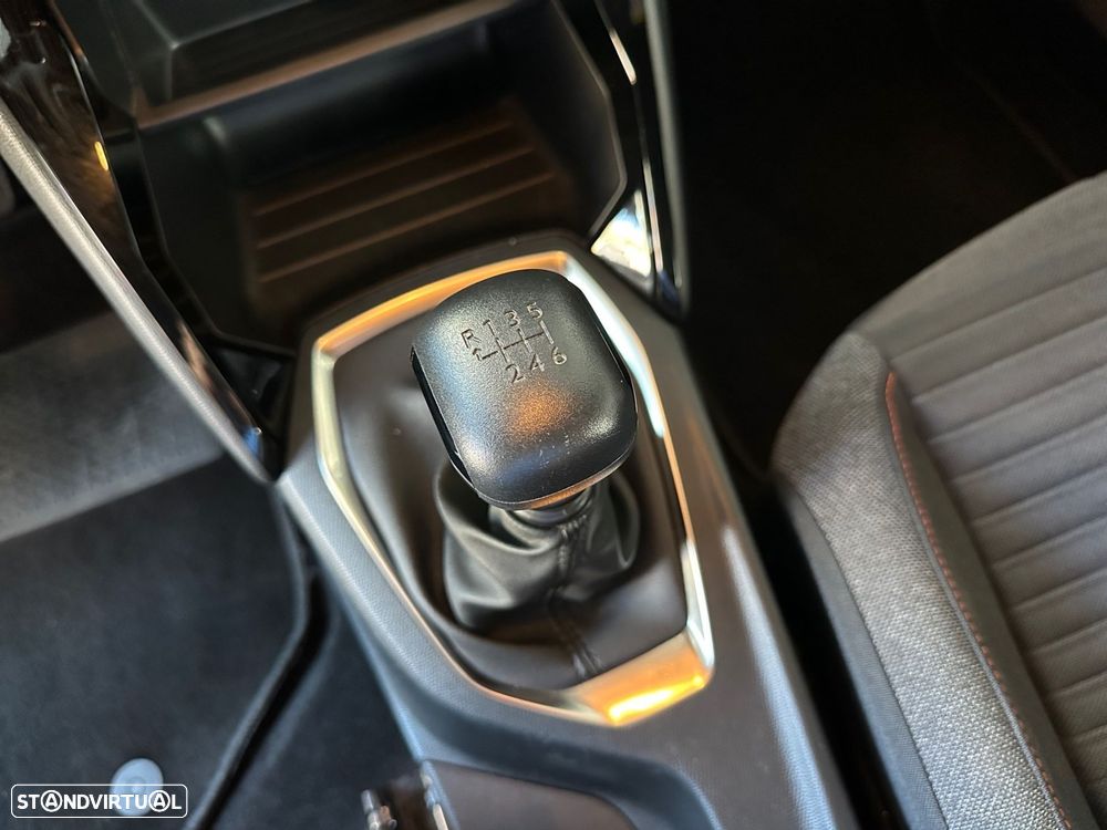 Peugeot 2008 1.2 PureTech Active - 18
