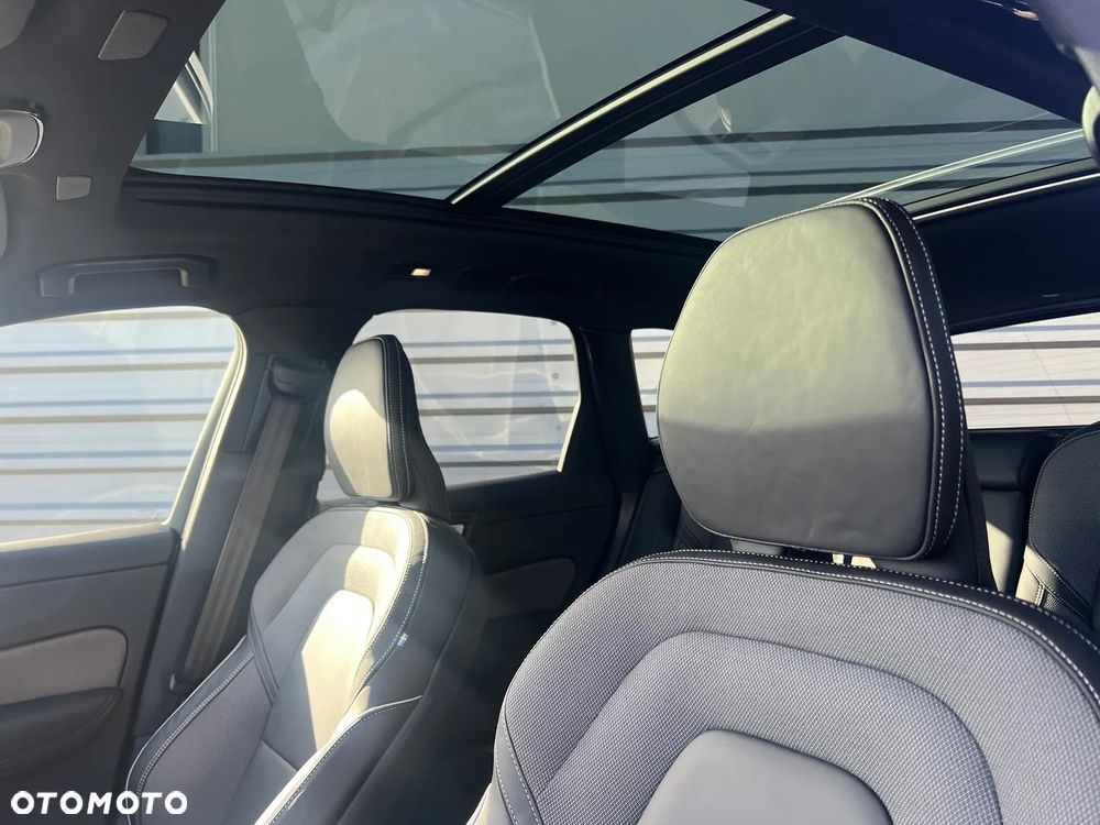 Volvo XC 60 B5 B AWD Plus Black Edition - 28