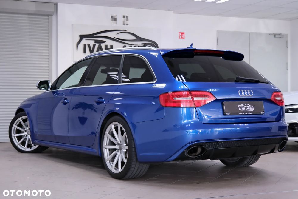 Audi RS4 Avant Standard - 8