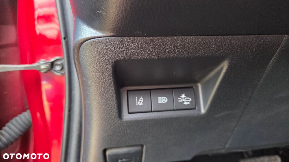 Toyota Yaris Hybrid 100 Selection Platinum - 11