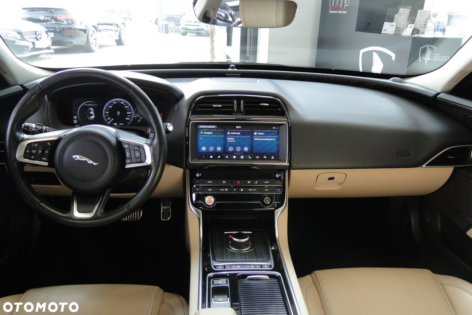 Jaguar XE - 17
