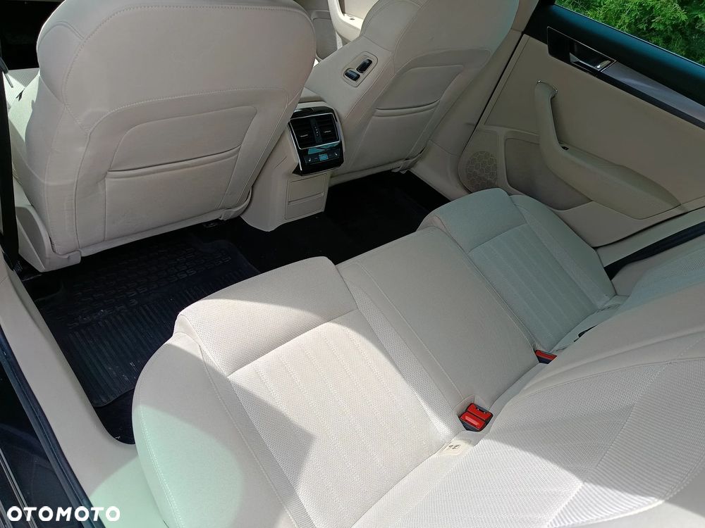 Skoda Superb 2.0 TSI Style DSG - 23