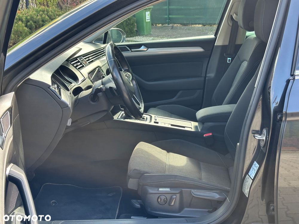 Volkswagen Passat 2.0 TDI Elegance DSG - 22