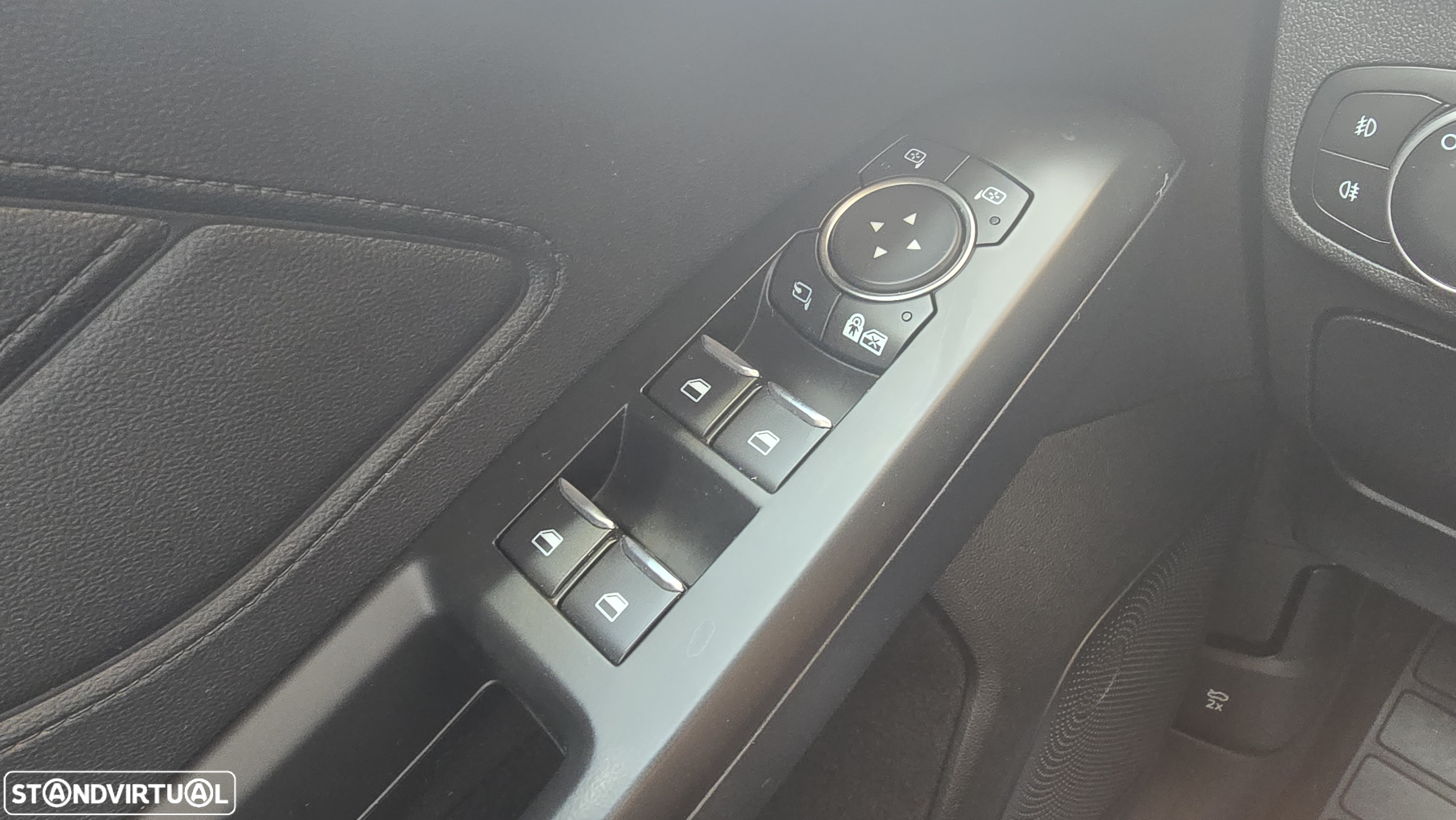 Ford Focus 1.5 EcoBoost Vignale - 32