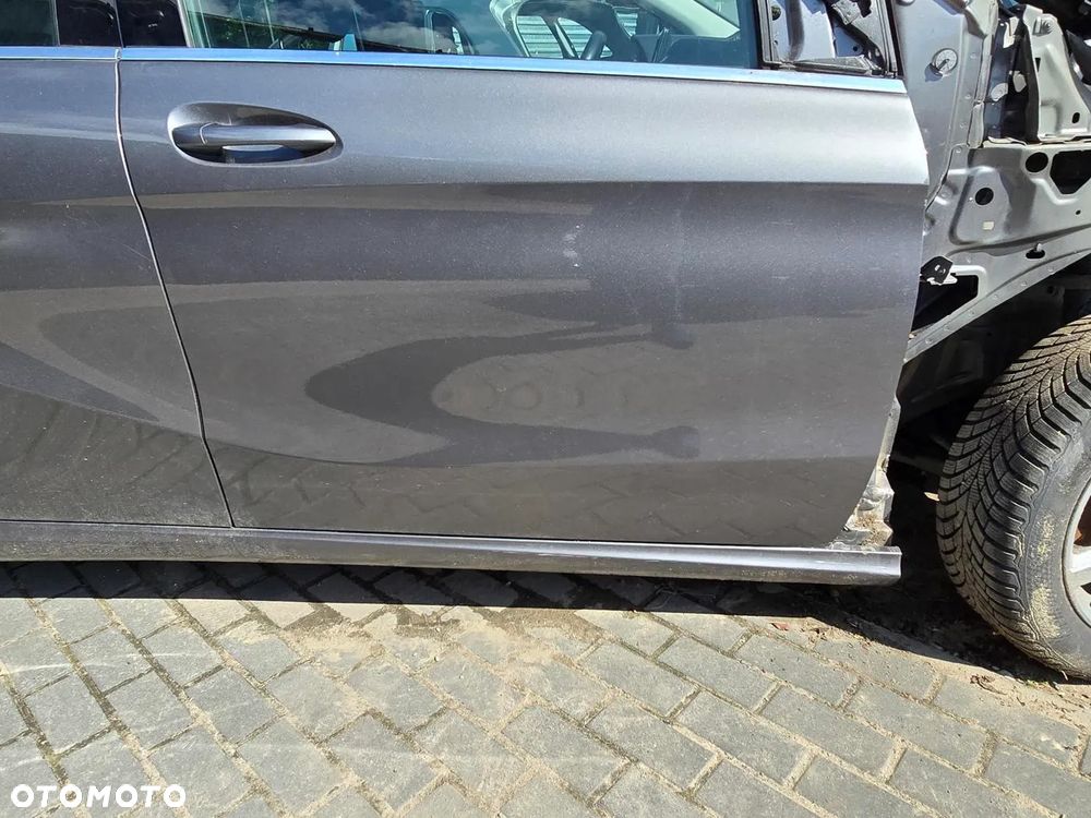 SPRZEDAM MERCEDES B-KLASA W246 PRAWE PRZEDNIE DRZWI W KOLOR 787 W ORYGINALE DO MONTAŻU - 3