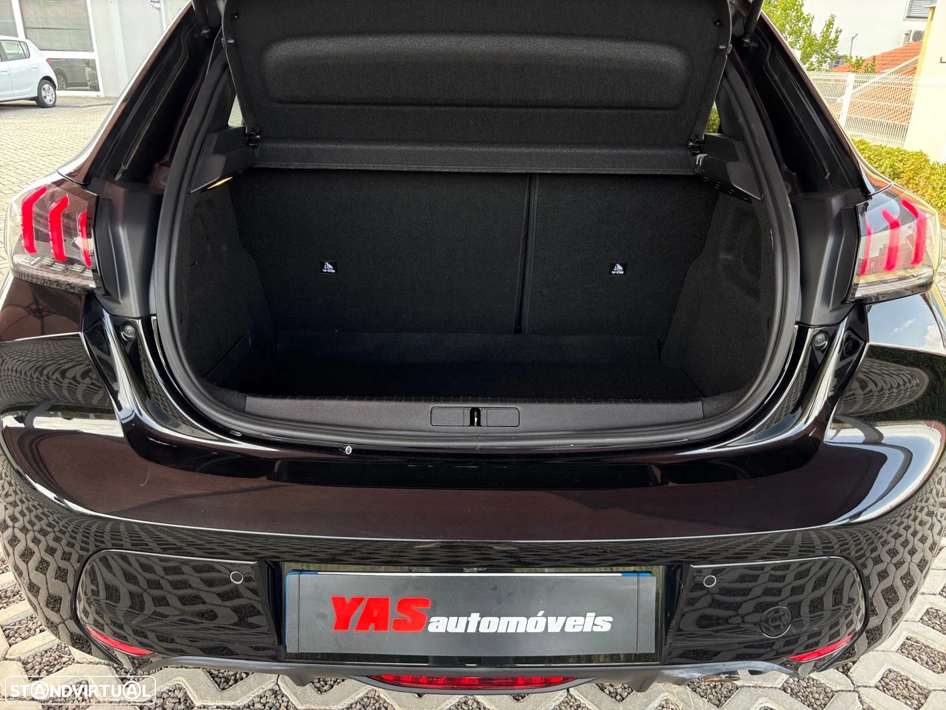 Peugeot 208 1.2 PureTech Allure Pack - 23