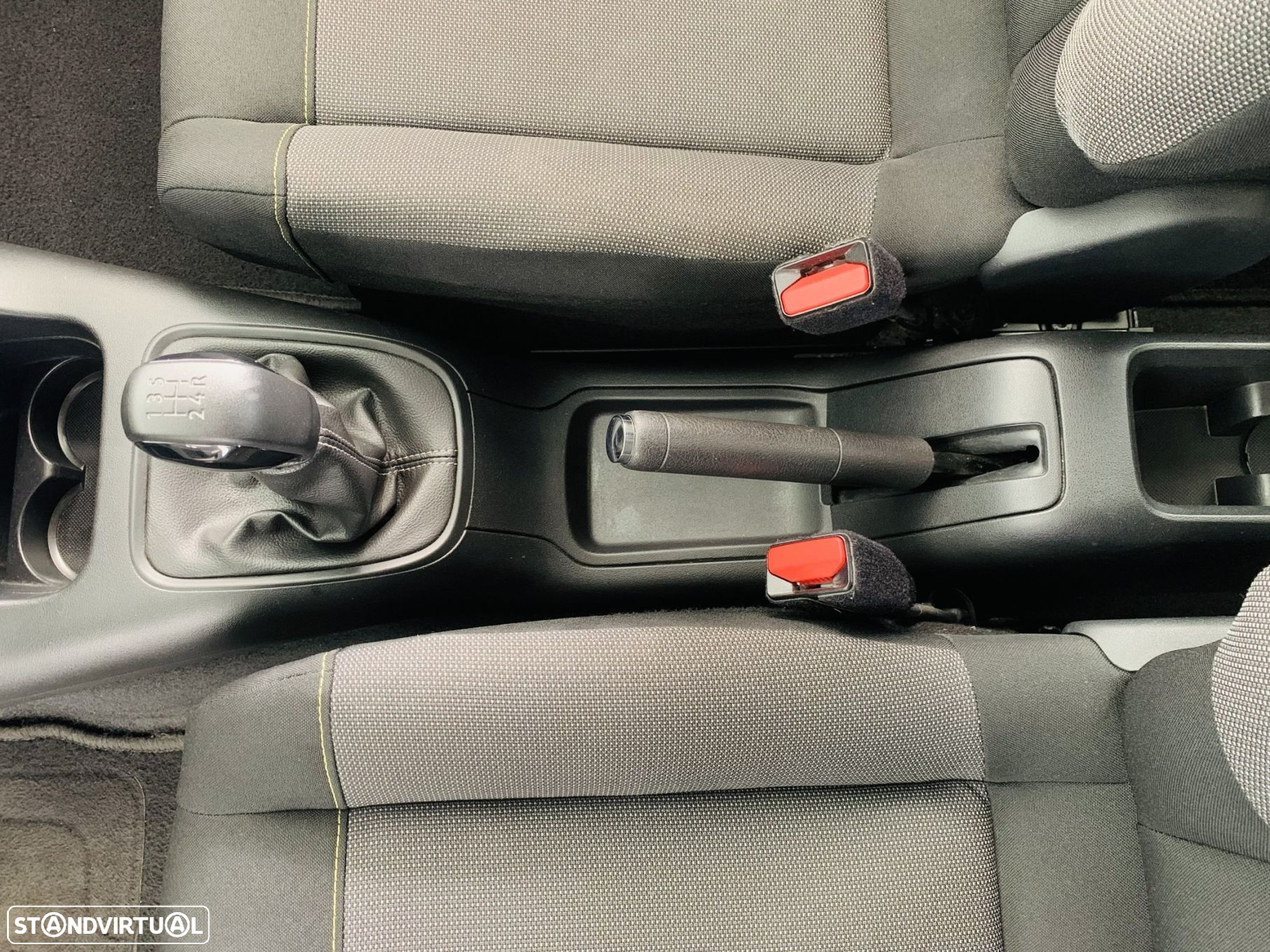 Citroën C3 1.2 PureTech Shine - 24