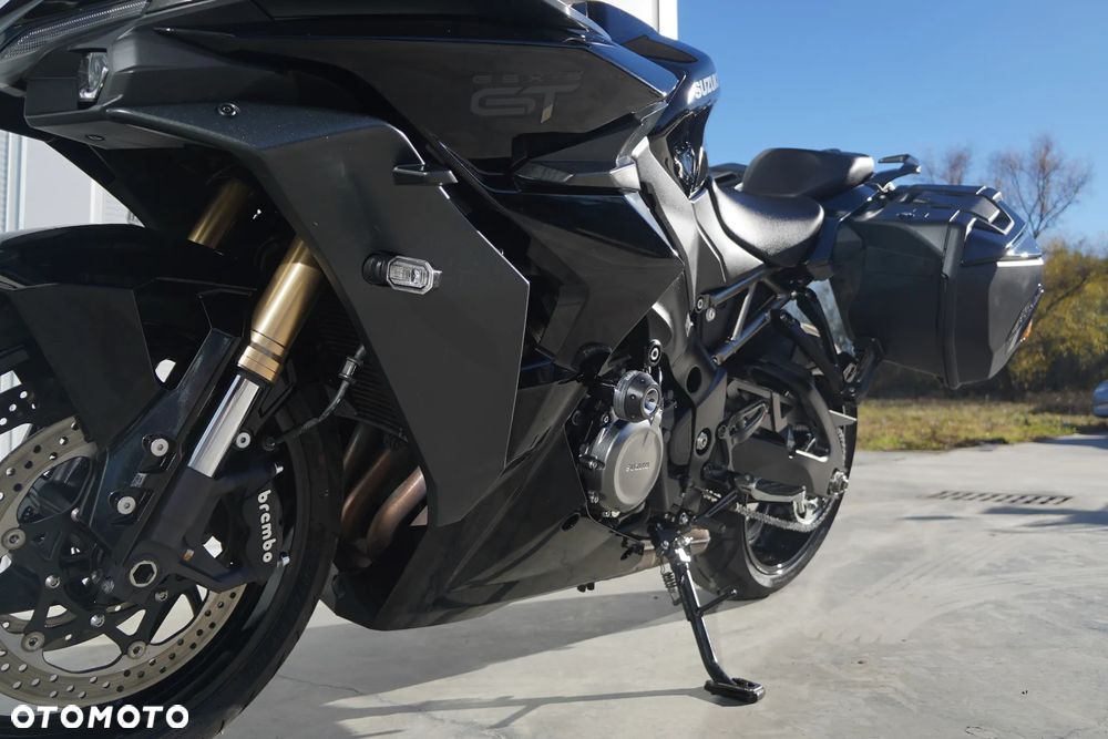 Suzuki GSX - 6