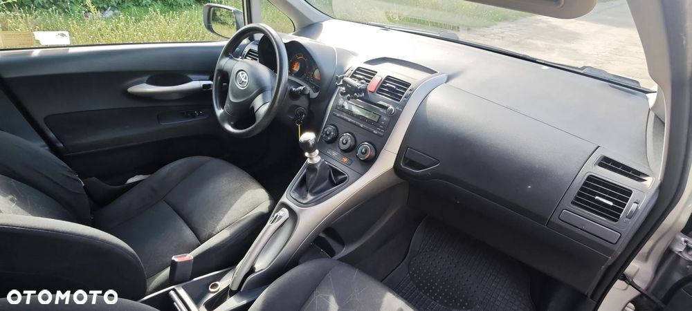 Toyota Auris 1.4 D-4D Terra - 3