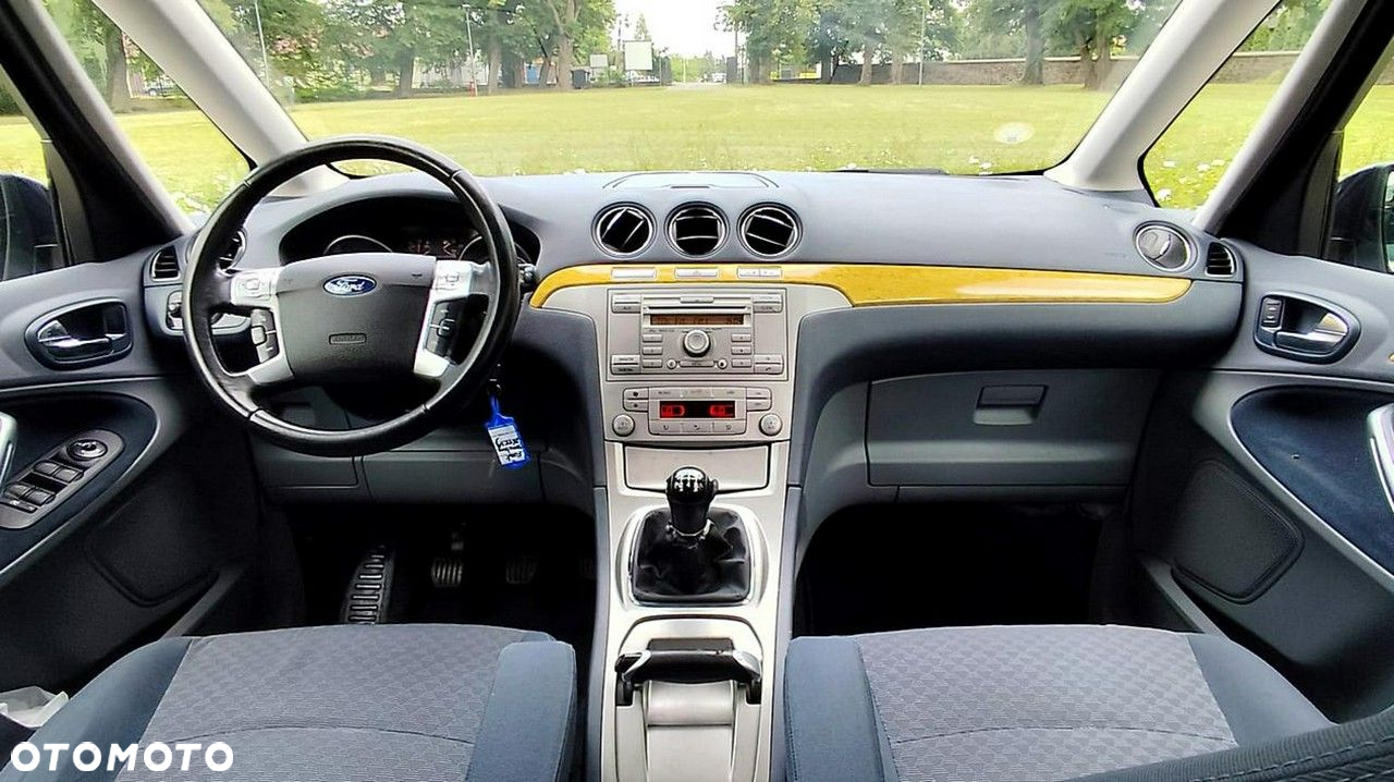Ford Galaxy - 13
