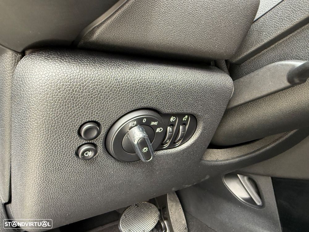 MINI 5 Portas One Sport Edition Auto - 16