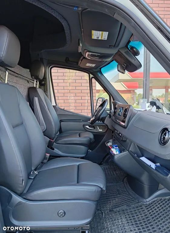 Mercedes-Benz Sprinter - 13