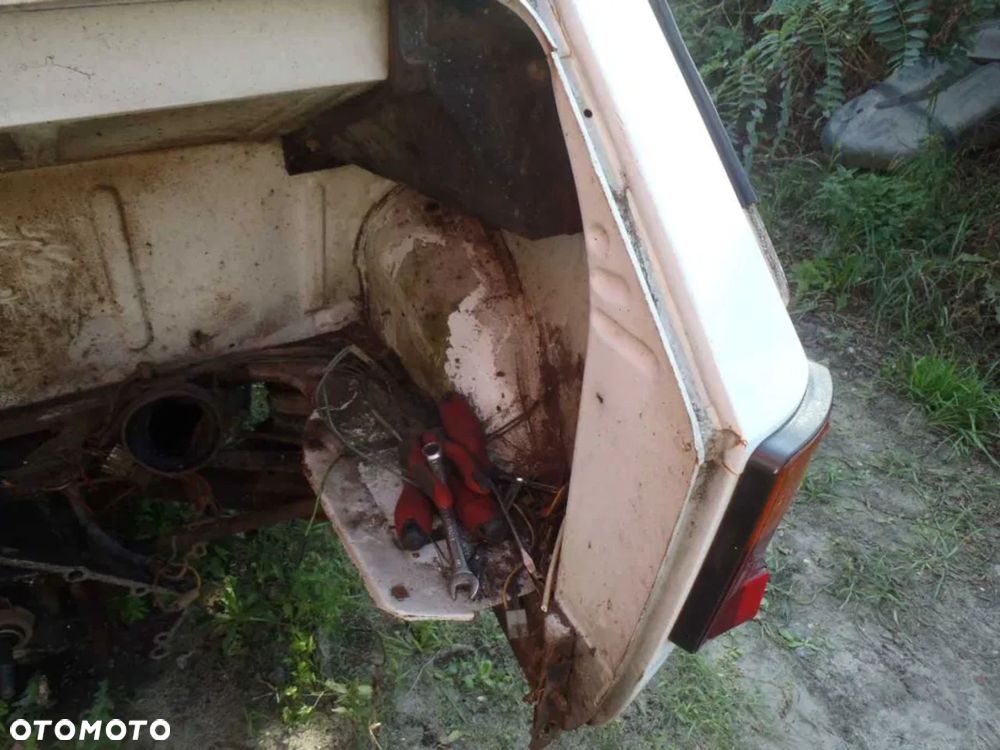 błotnik poszycie okular lampy tył ściana karoseria buda 126p maluch FL ST 89R - 4