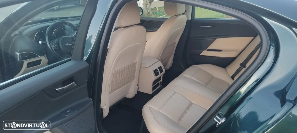 Jaguar XE 2.0 D Portfolio AWD Aut. - 9