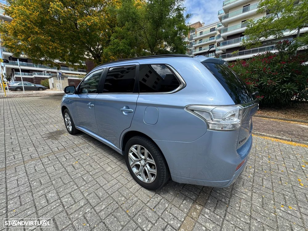 Mitsubishi Outlander 2.0 PHEV Instyle Navi - 3