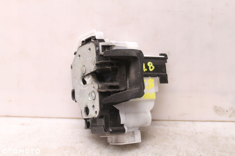 COMBO D 11R- ZAMEK KLAPY BAGAŻNIKA TYŁ 51892983 - 2