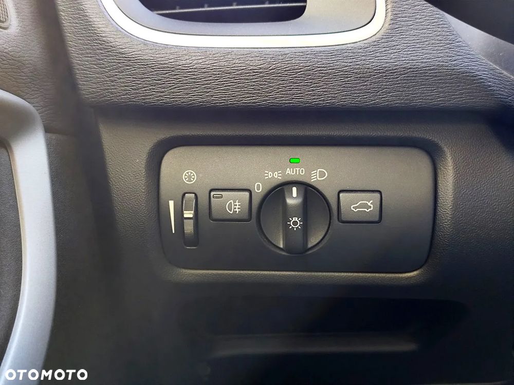 Volvo V40 D3 Drive-E Momentum - 20