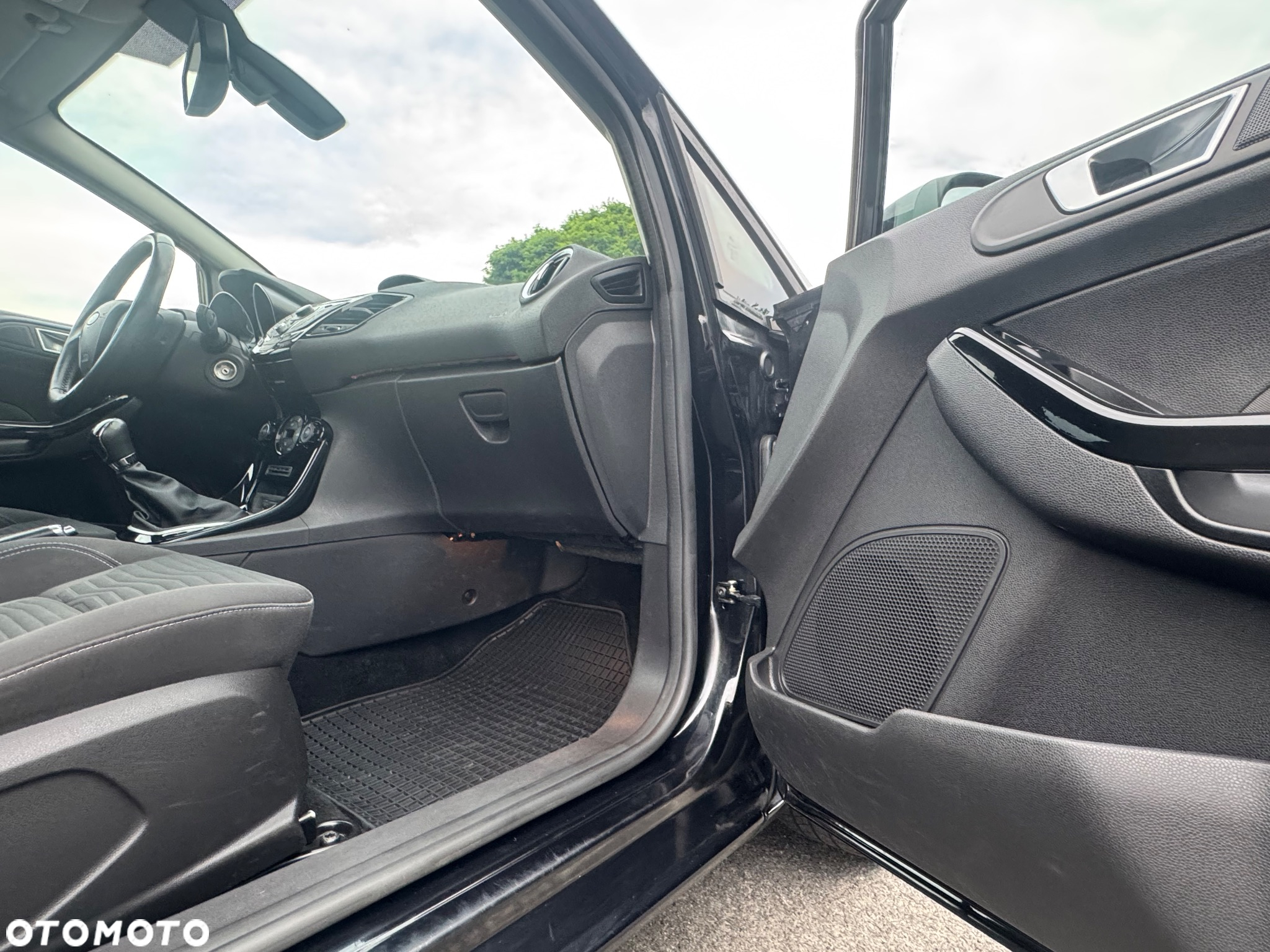 Ford Fiesta 1.0 EcoBoost Titanium - 27