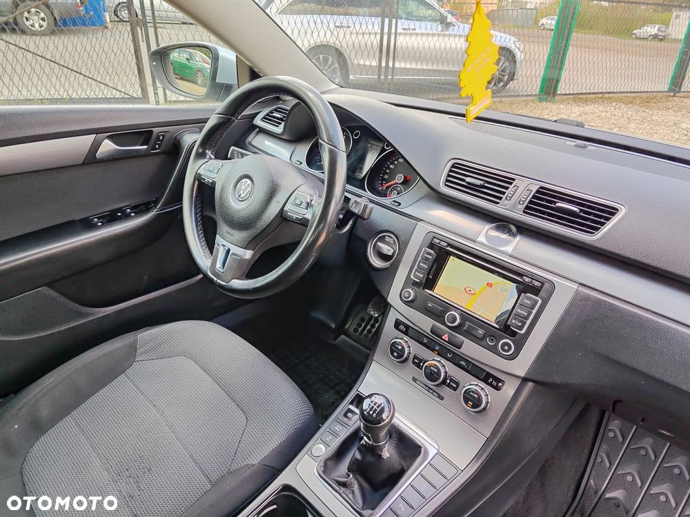 Volkswagen Passat 2.0 TDI Comfortline - 12