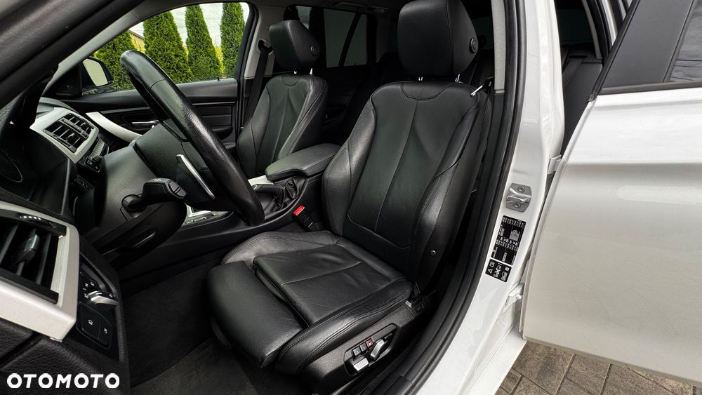 BMW Seria 3 330i xDrive Sport Line Shadow - 17