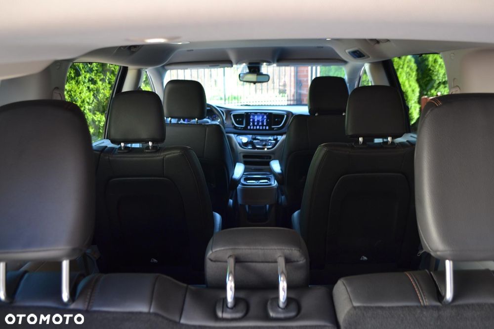 Chrysler Pacifica - 28