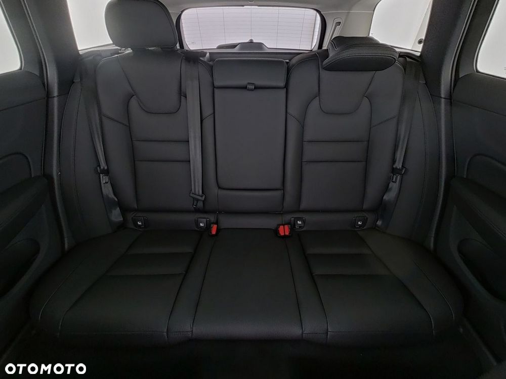 Volvo V60 B4 B DKG Plus Dark - 13