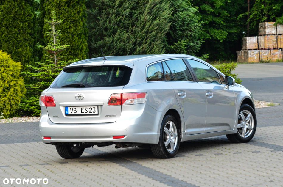 Toyota Avensis 1.8 Comfort - 6