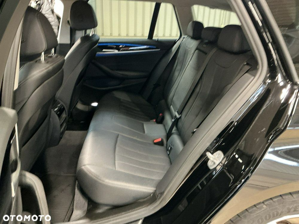 BMW Seria 5 530e Luxury Line - 9