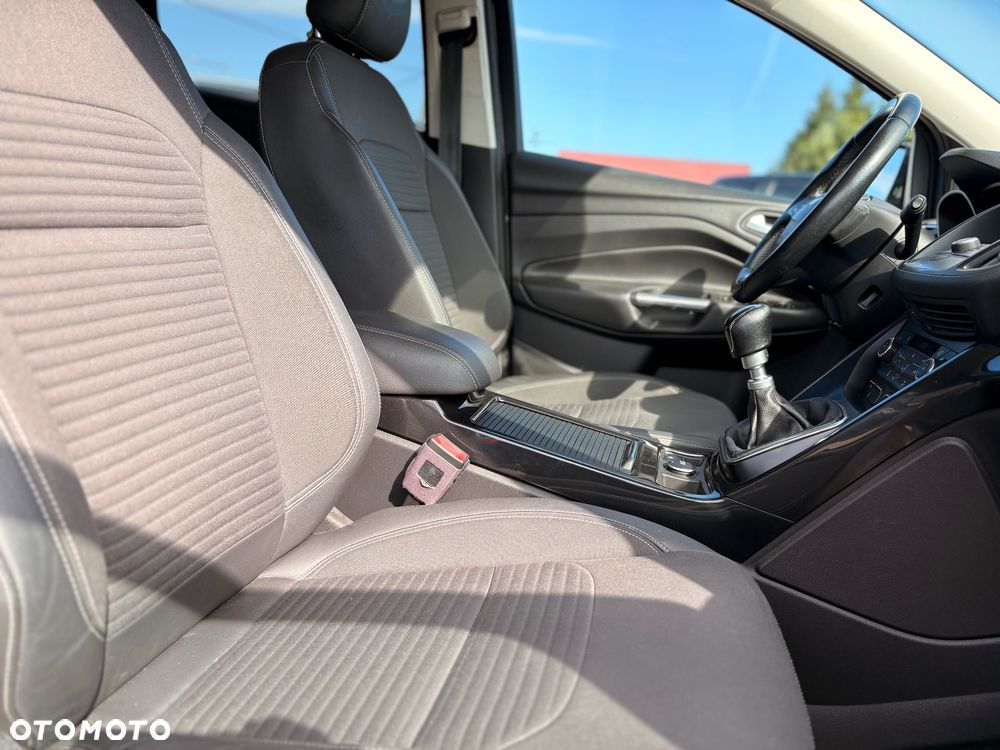 Ford Kuga 2.0 TDCi 2x4 Titanium - 24