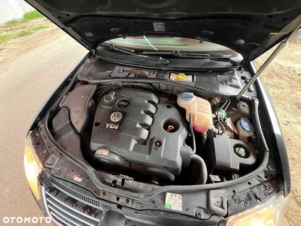 Volkswagen Passat 1.9 TDI Highline - 11