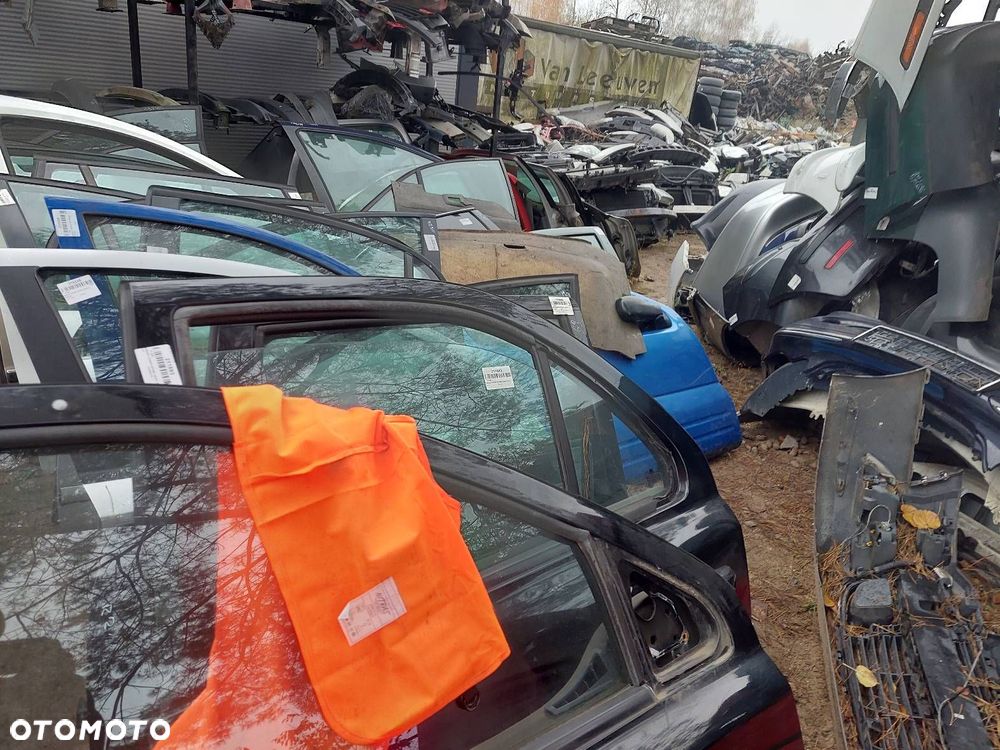 DRZWI KOMPLETNE PRAWY PRZÓD KIA SORENTO I YC - 2