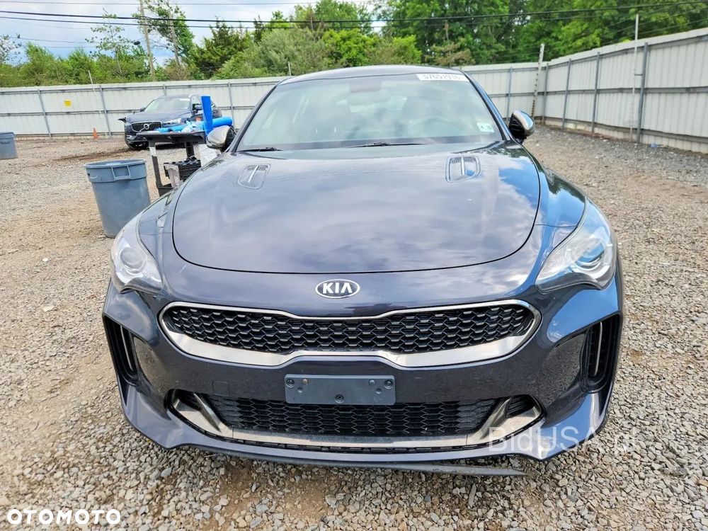 Kia Stinger - 11