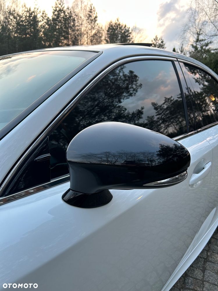 Lexus IS 300h F Sport EU6 - 11