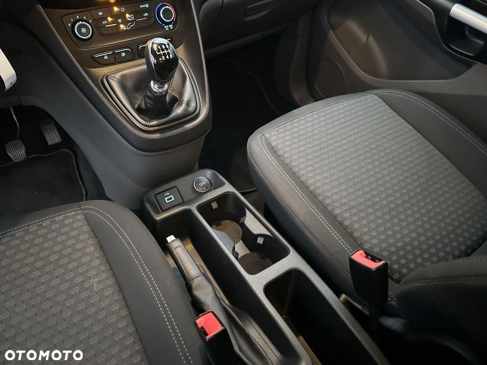 Ford Transit Connect - 19