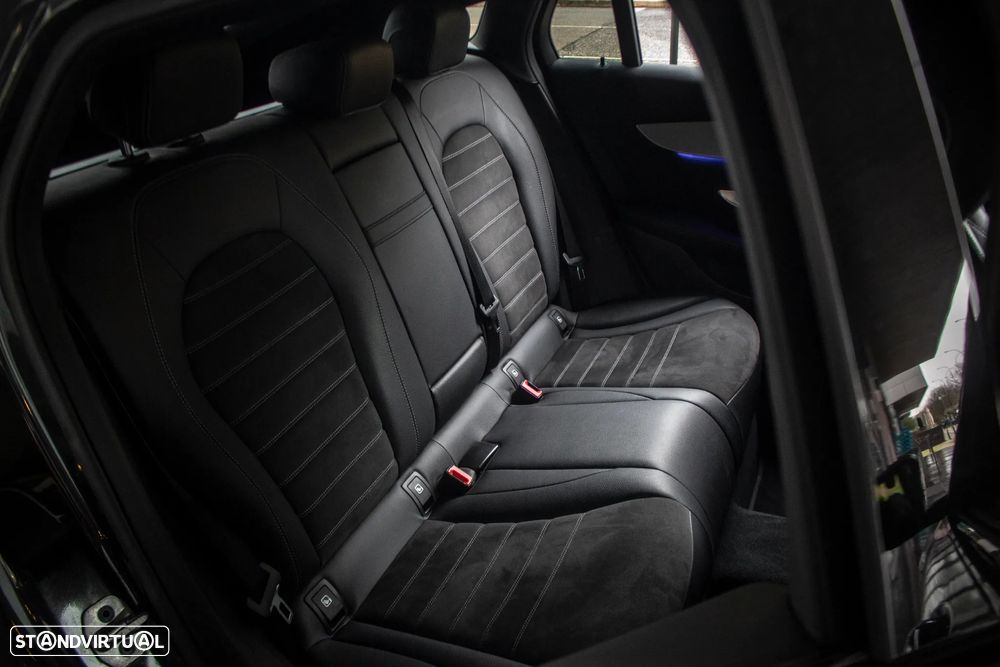 Mercedes-Benz GLC 300 e 4Matic 9G-TRONIC AMG Line - 32