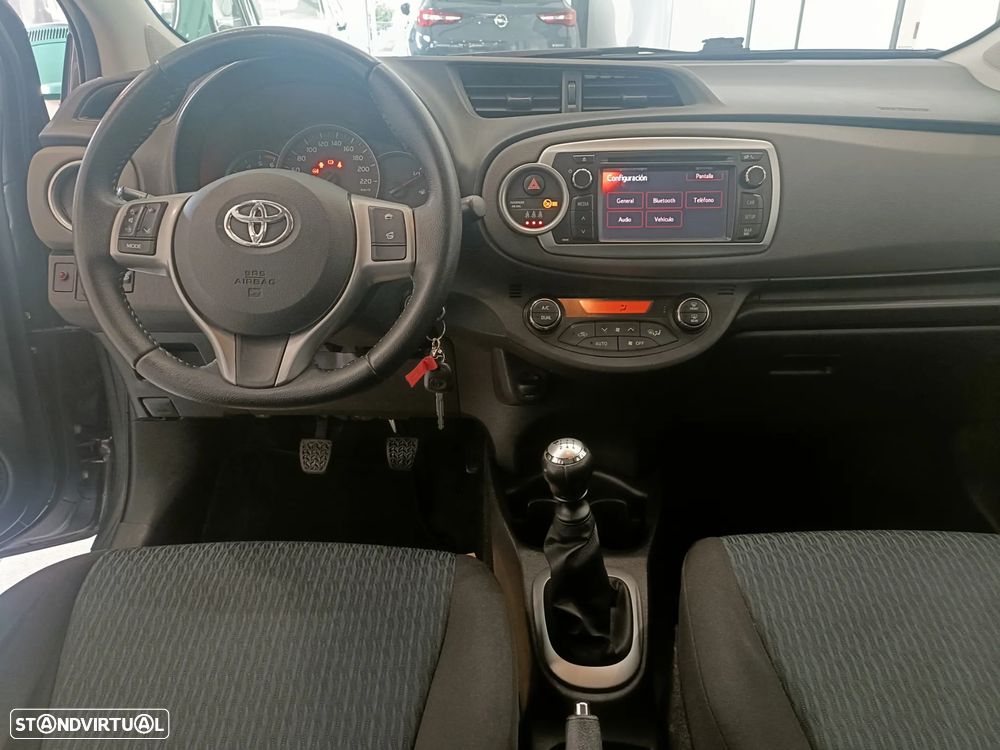 Toyota Yaris 1.4 D-4D High Pack+NAVI - 11