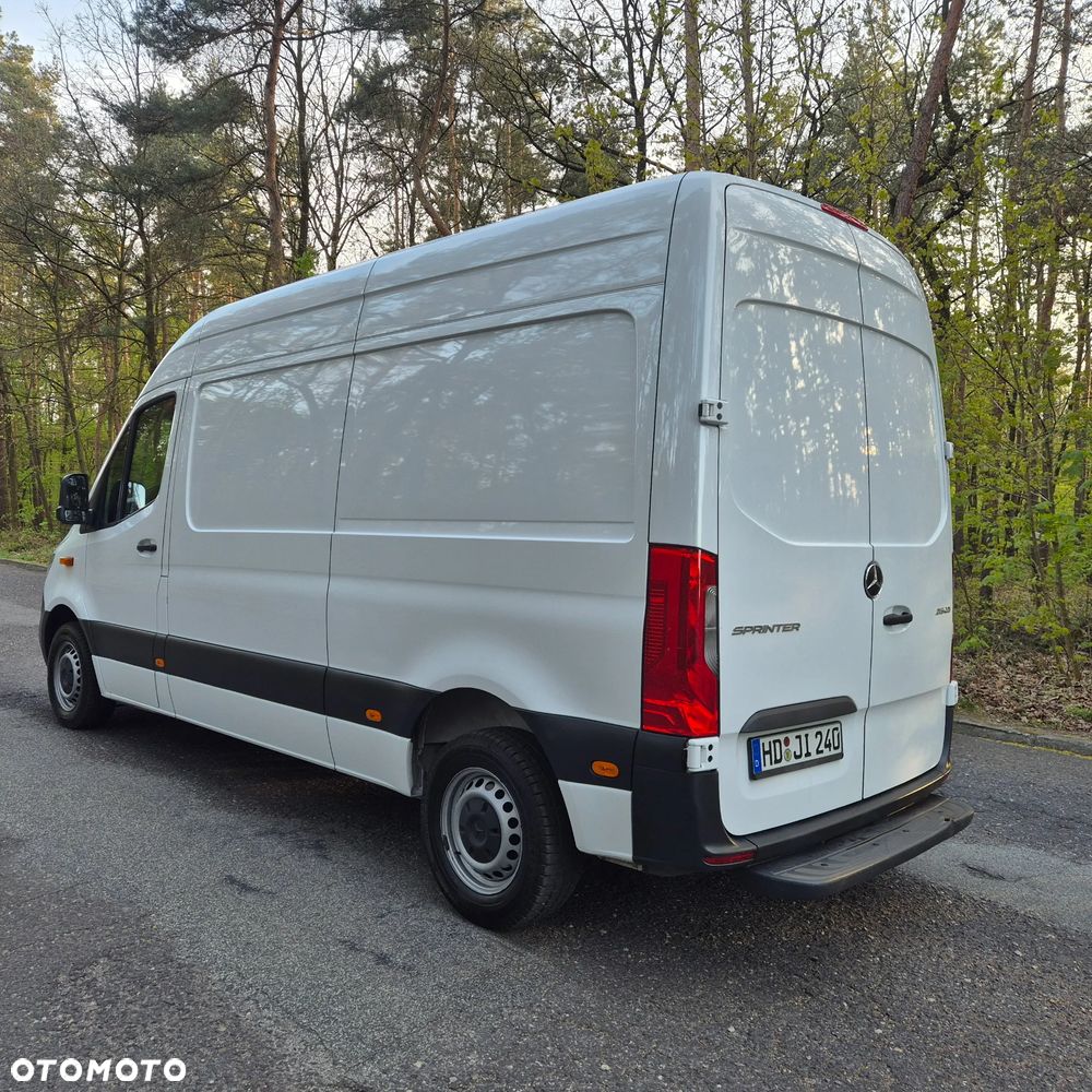 Mercedes-Benz Sprinter - 4