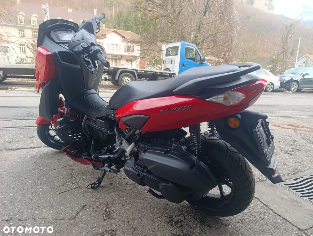 Yamaha NMAX - 10