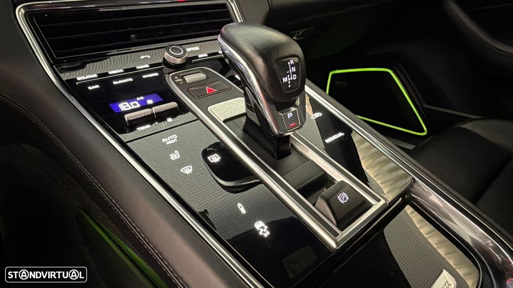 Porsche Panamera Sport Turismo 4 E-Hybrid 10 Years Edition - 16