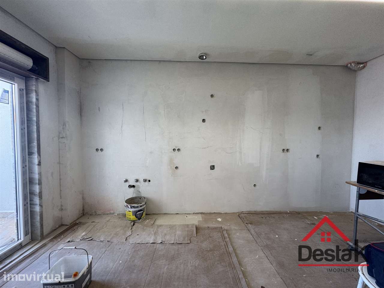 T3+1 DUPLEX Totalmente Renovado com Dois Pátios e Excelentes Áreas - Grande imagem: 5/24
