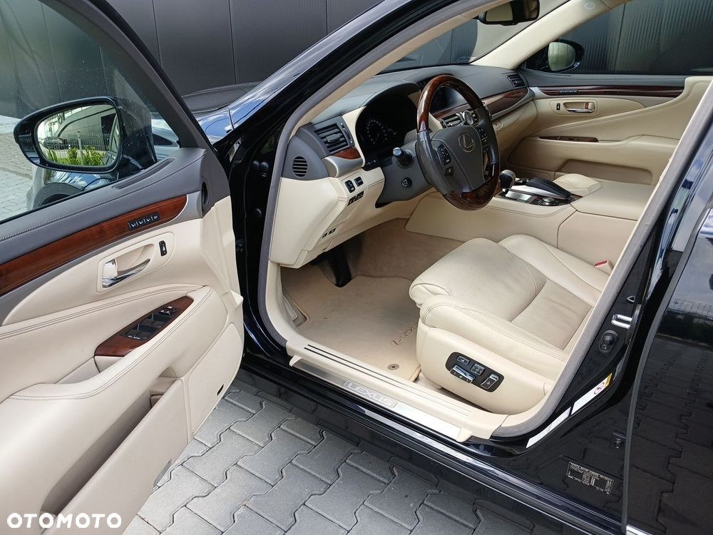 Lexus LS - 10