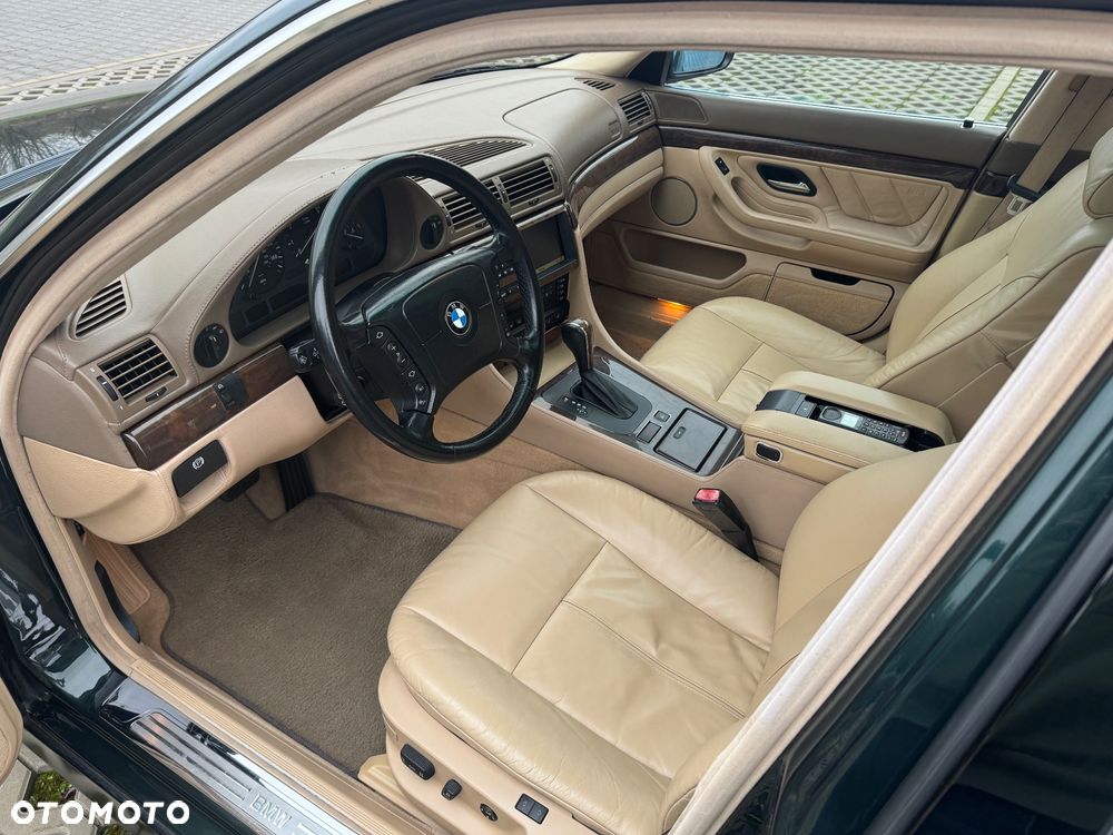 BMW Seria 7 750i - 22
