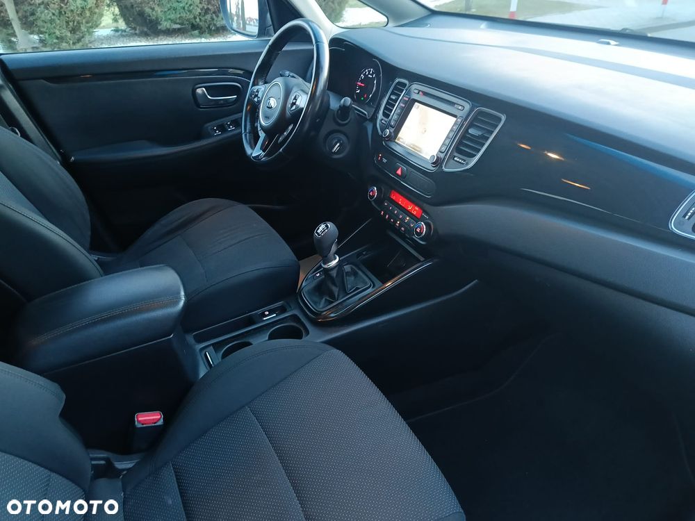 Kia Carens - 5