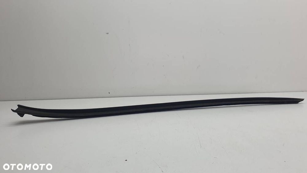 LISTWA MASKOWNICA ZGARNIAJĄCA PRZÓD PRAWA PRZY SZYBOWA AUDI Q5 8R 8R0854328 - 2