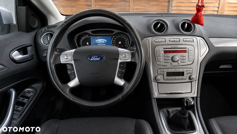 Ford Mondeo 2.0 Ghia - 9