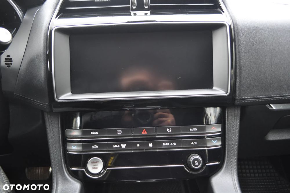 Jaguar F-Pace 2.0 i4D AWD Pure - 16